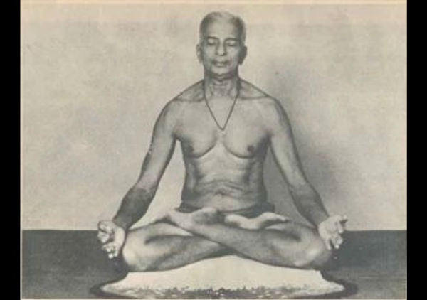21-1434882123-raghavendra-swami2